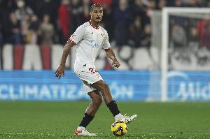 记者：巴代今天下午去勒沃库森体检，球员转会费3000万欧&amp;签约5年