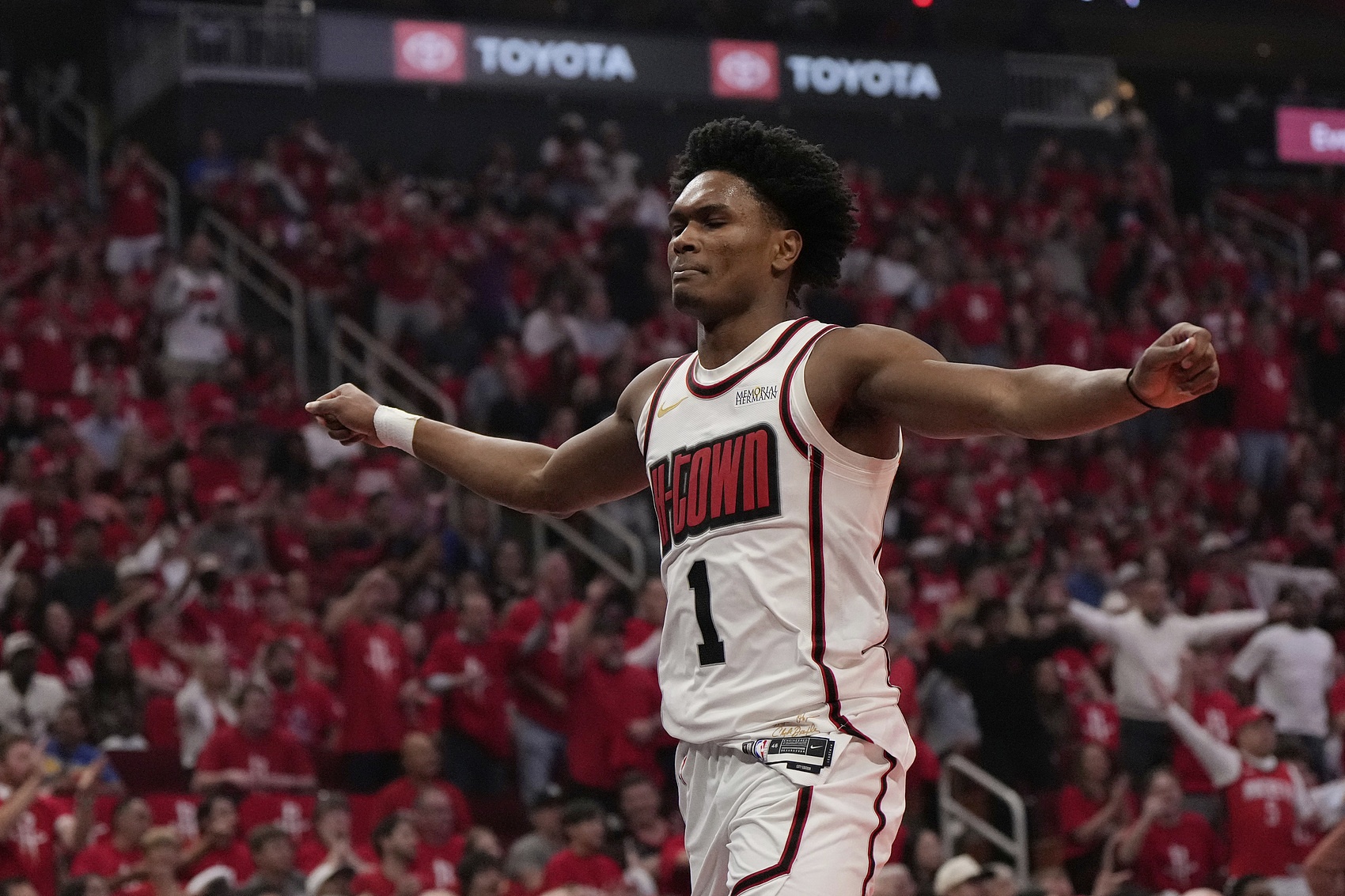 开云体育入口-体育画报：阿门前两季三分命中率仅22.1% 底角投射有望成关键突破点