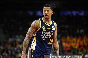 外线真是没手感！伯克19中6&amp;三分10中0拿到15分8助 正负值-9