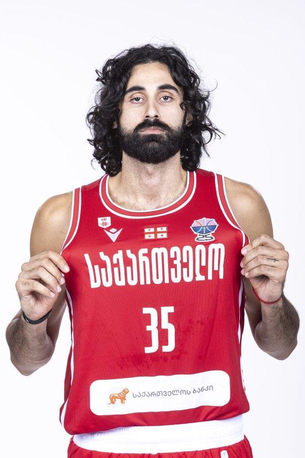 开云-艺术气息！魔术&amp;amp;格鲁吉亚中锋比塔泽在社交媒体晒出自己的新造型